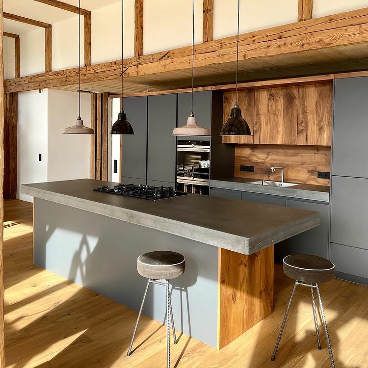 Betonarbeitsplatte in alpinem Interieurdesign