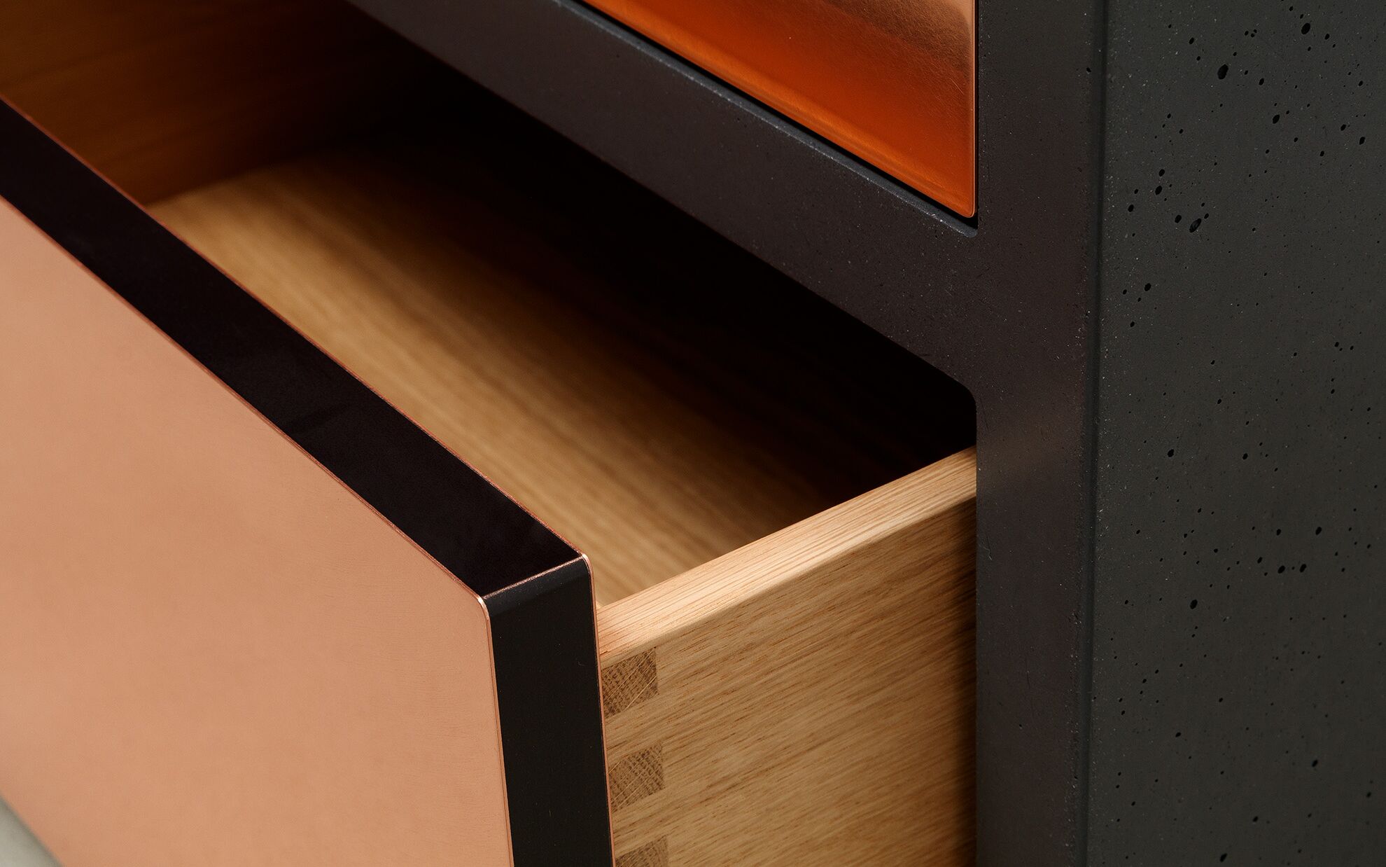 Detail Beton-Sideboard Copperbox 180 cm