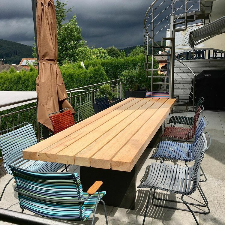 Outdoor-Holztisch