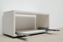 Beton-Lowboard mit Schublade und Messingfront