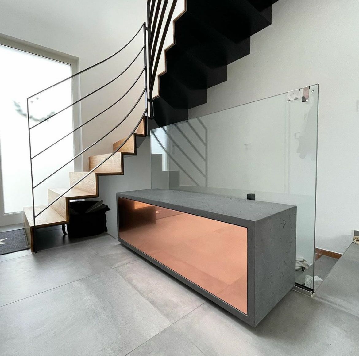 Stauraum in Beton Lowboard