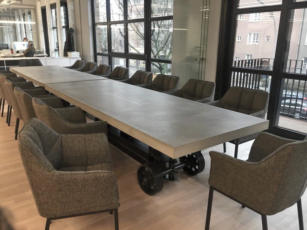 Betontisch aus Maß