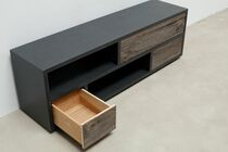 Beton Lowboard mit Schubladen aus Altholz