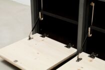 Beton-Lowboard mit Altholzfronten