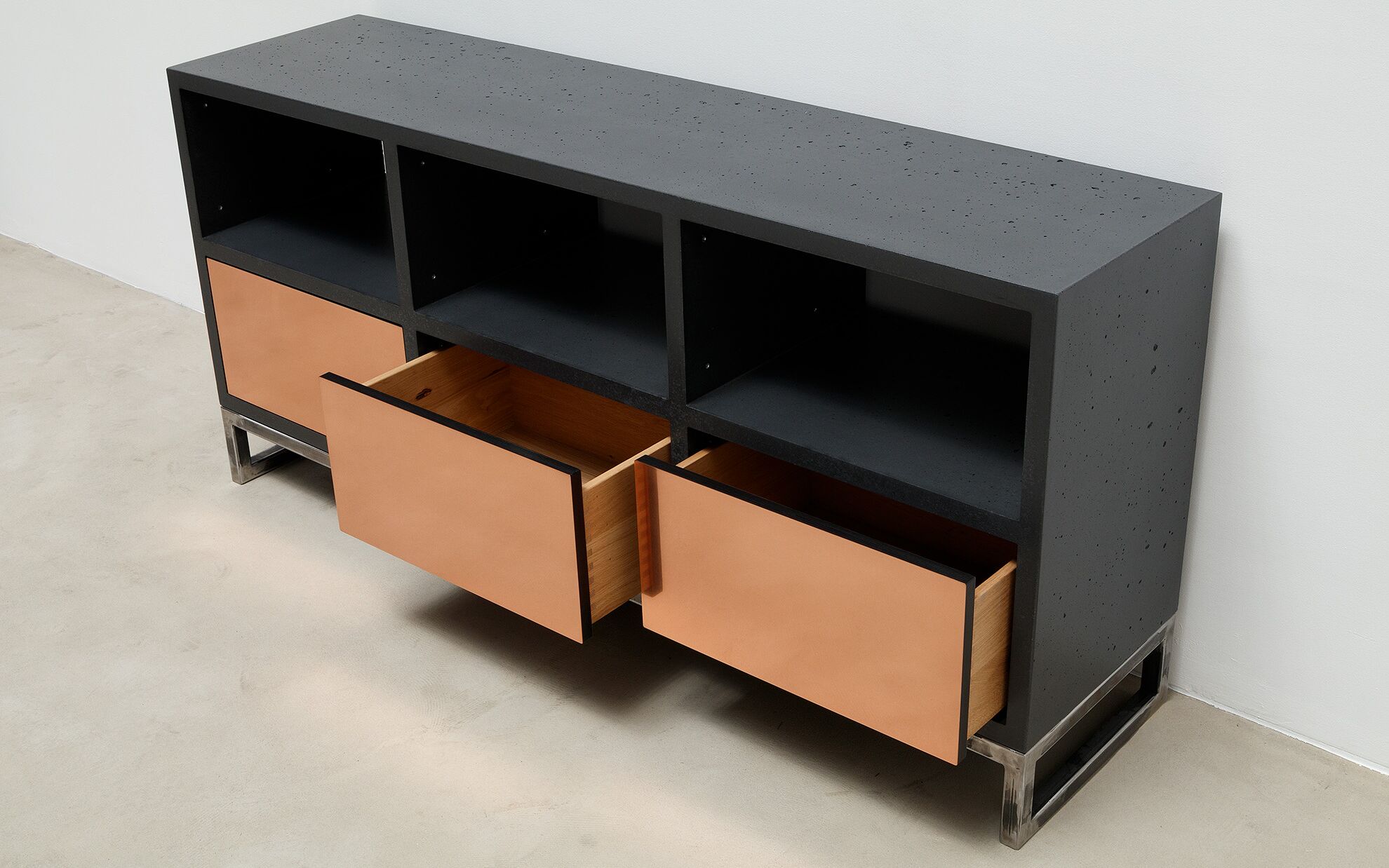 Beton-Sideboard mit Schubladen