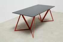 Betontisch seitlich