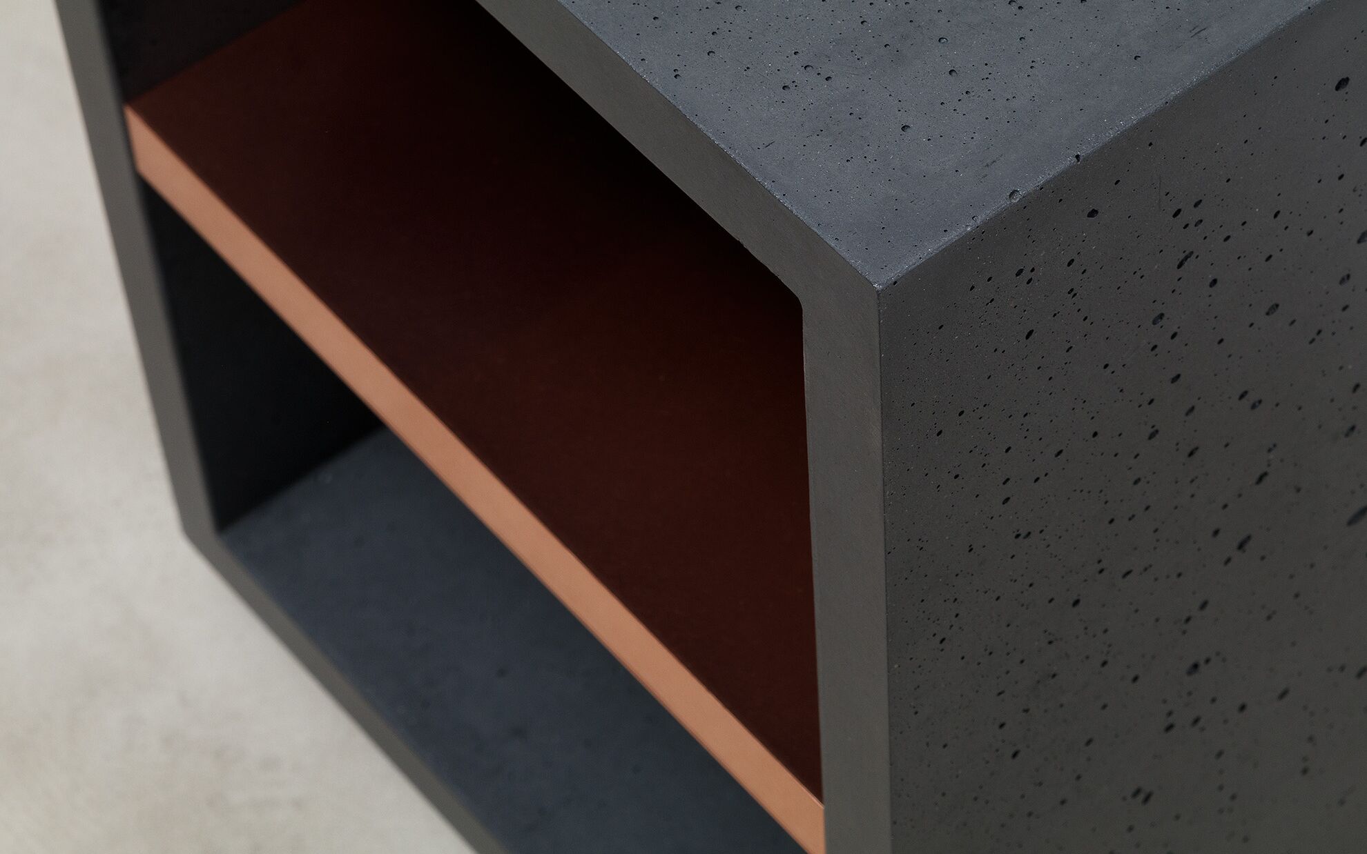 Nachttisch aus Beton