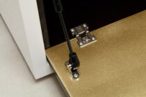 Beton-Lowboard mit Klappe aus Messing