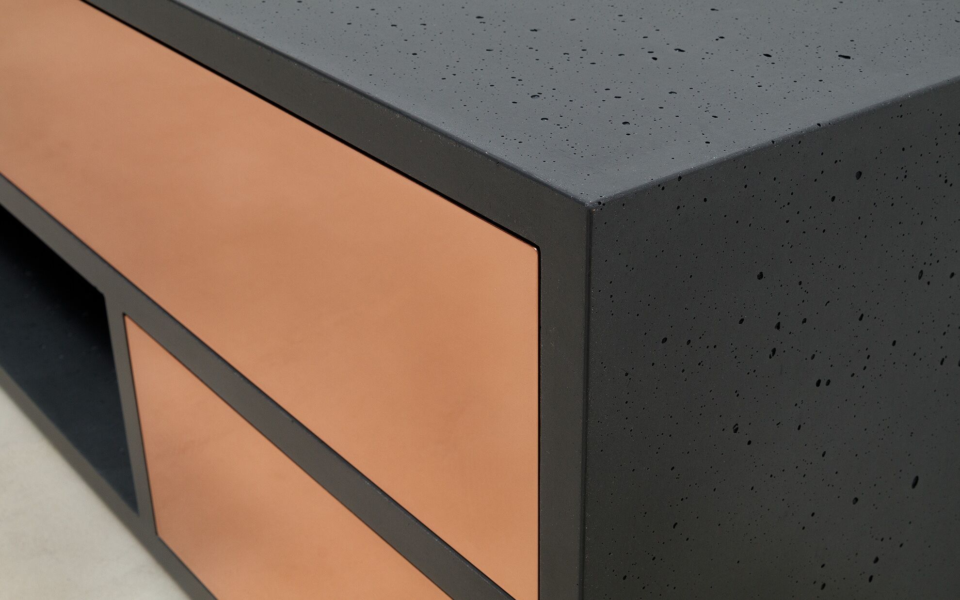 Detail Beton-Sideboard Copperbox 160 cm