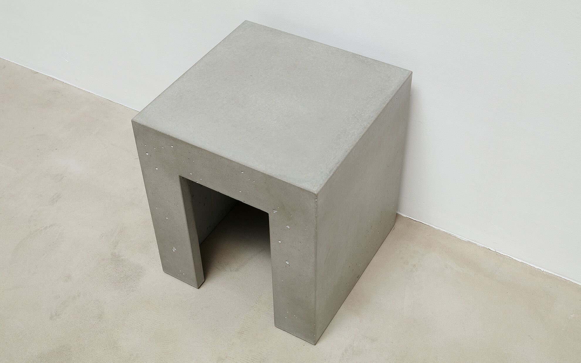 Betonhocker Open