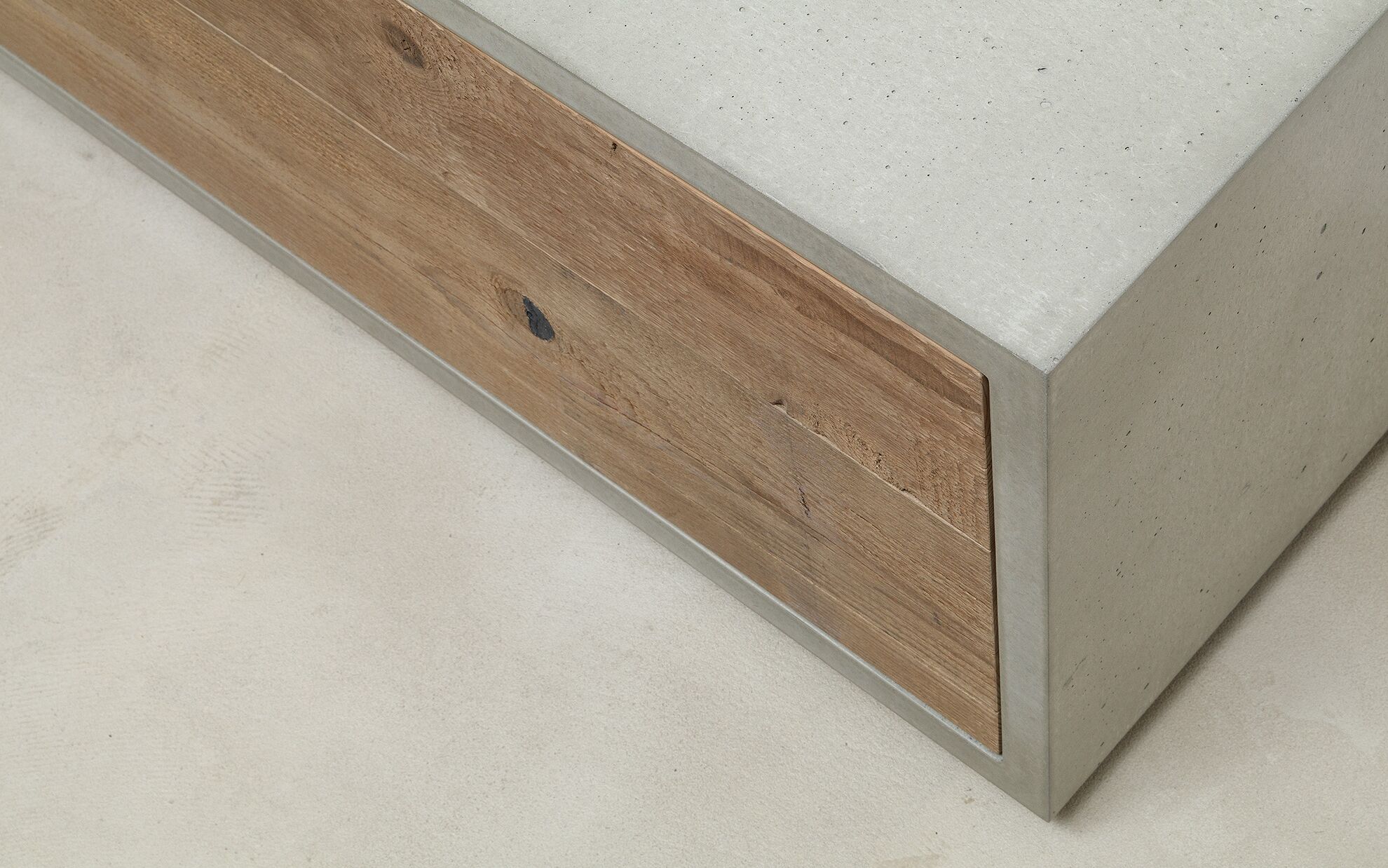 Beton Lowboard mit Holzfront