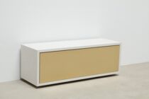 Beton-Lowboard mit Klappe aus Messing