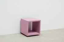 Beton-Lowboard rosa seitlich
