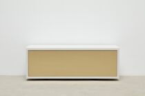 Beton-Lowboard mit Klappe aus Messing
