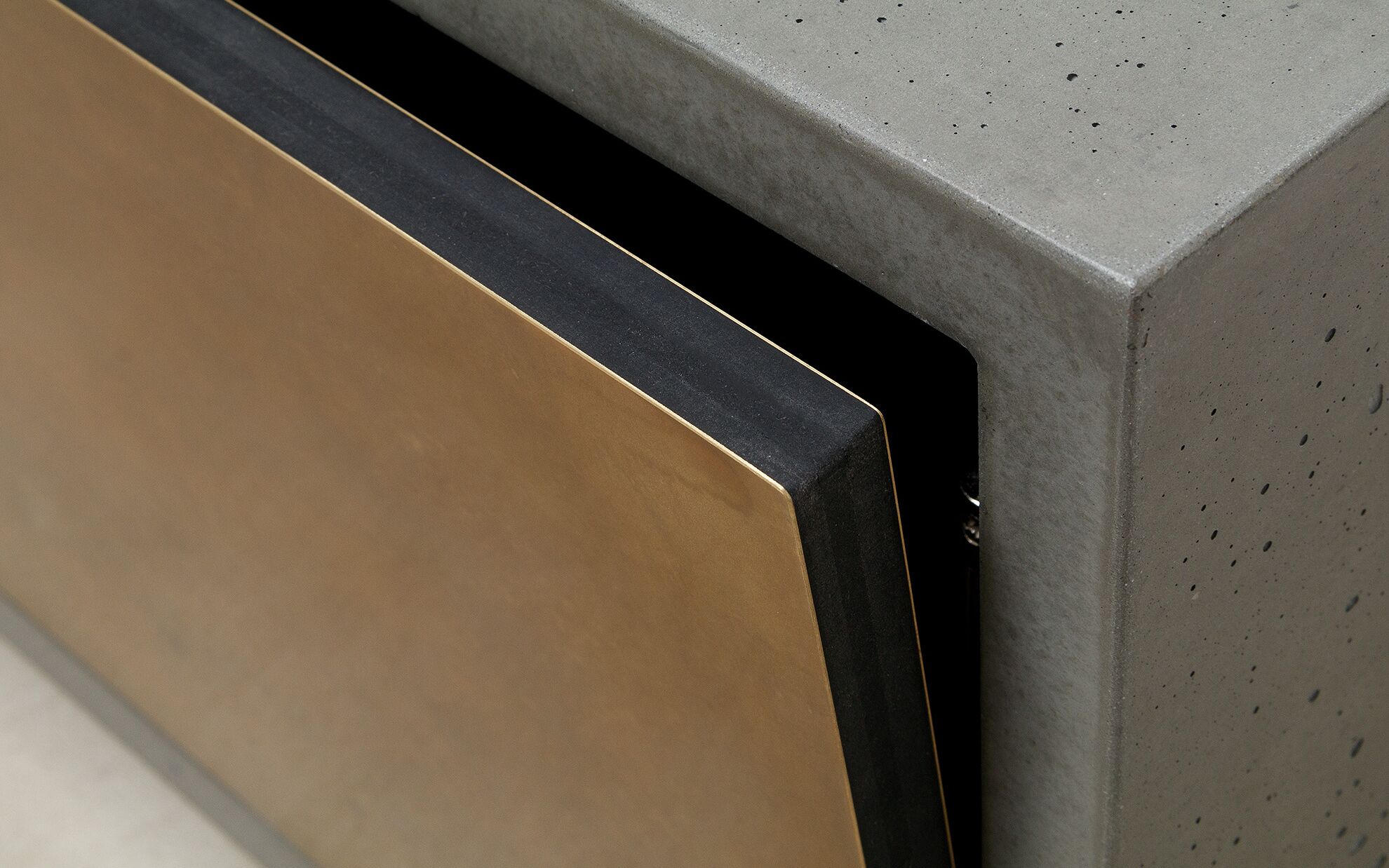 Beton-Lowboard Urbanbox, Schubladenkante