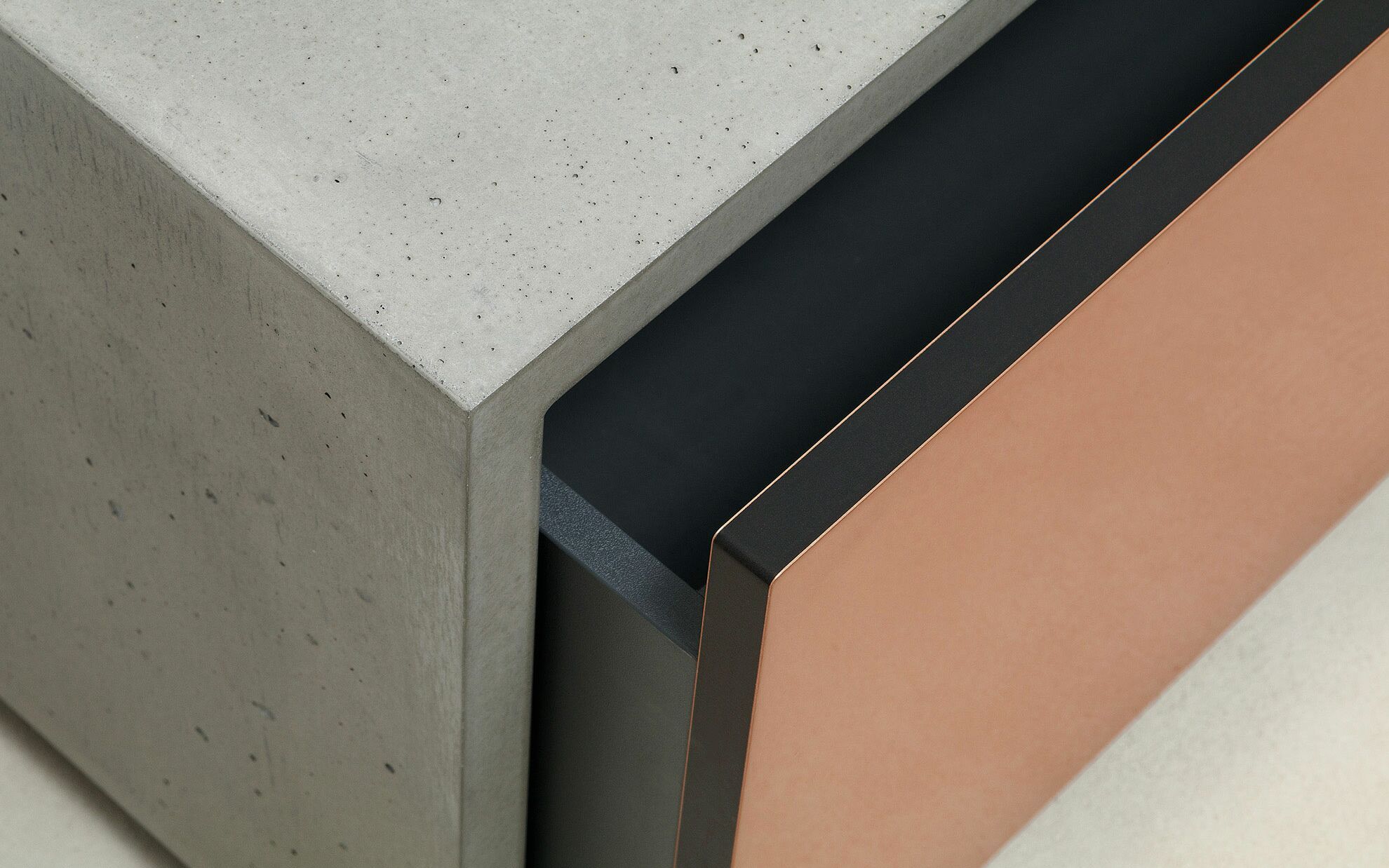 Beton-Lowboard, grau, Kupfer-Front, 40 cm, seitlich