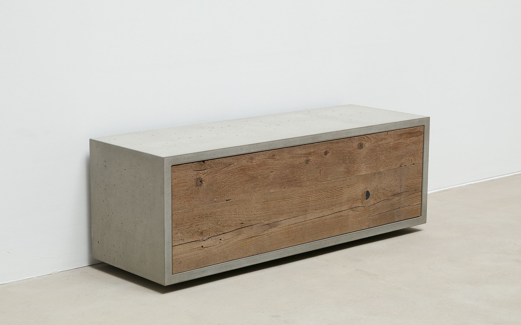 Beton Lowboard mit Holzfront
