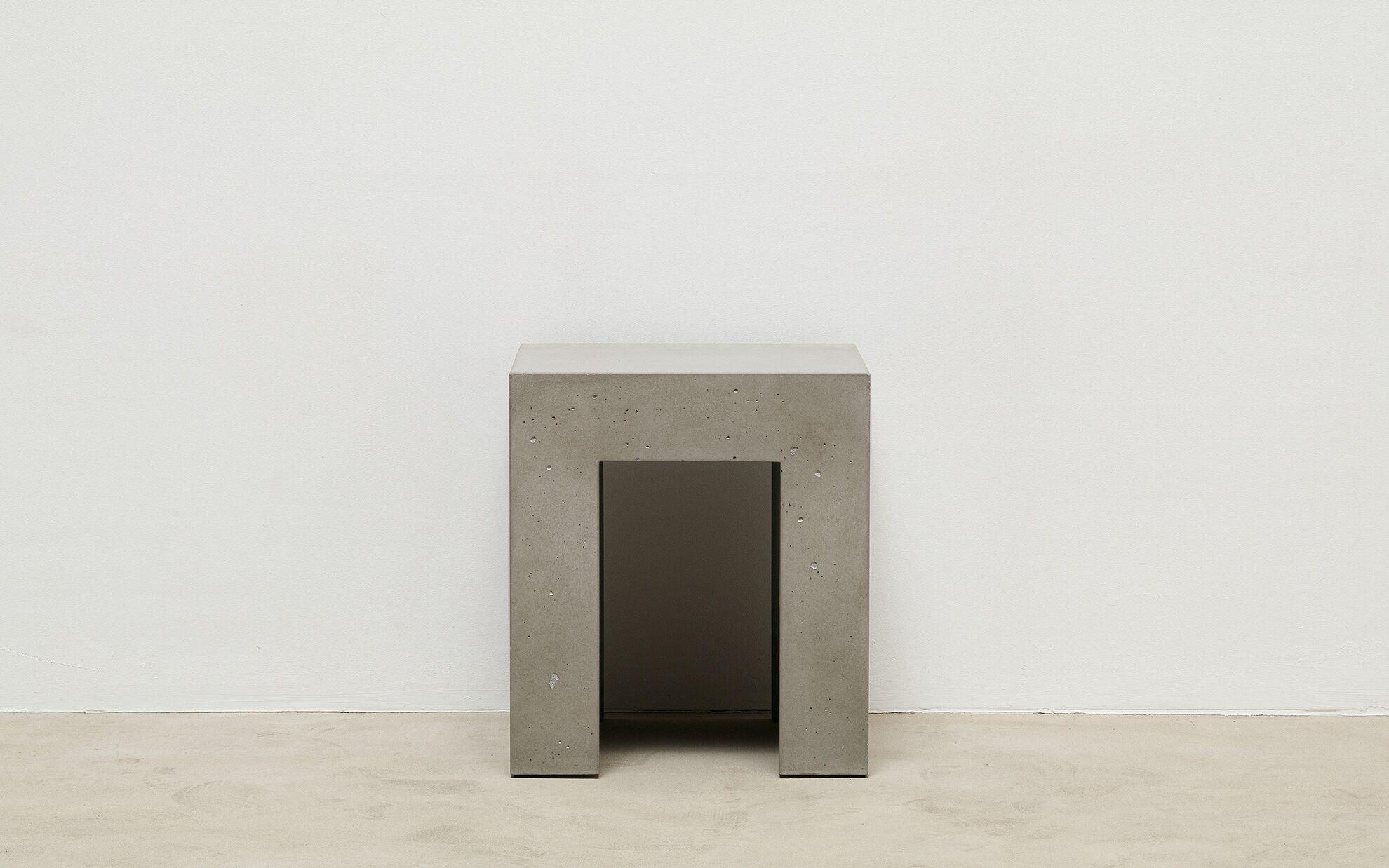 Betonhocker Open