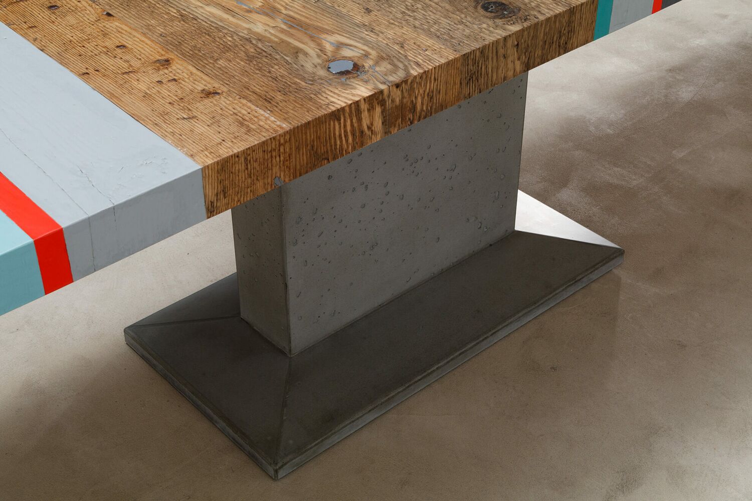 Tischplatte Holz mit Betonfuss