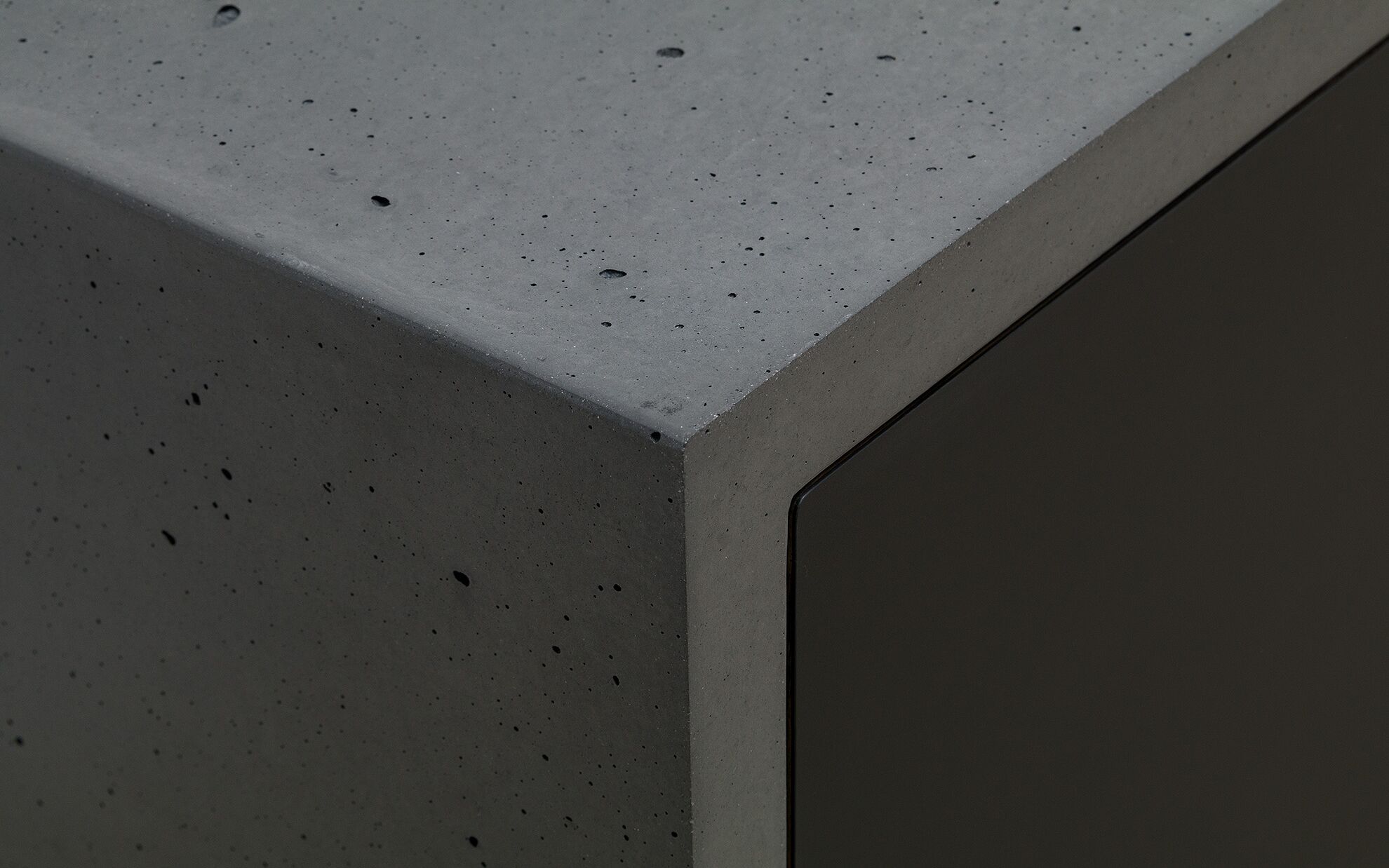 Beton Lowboard mit Front aus Fenix®