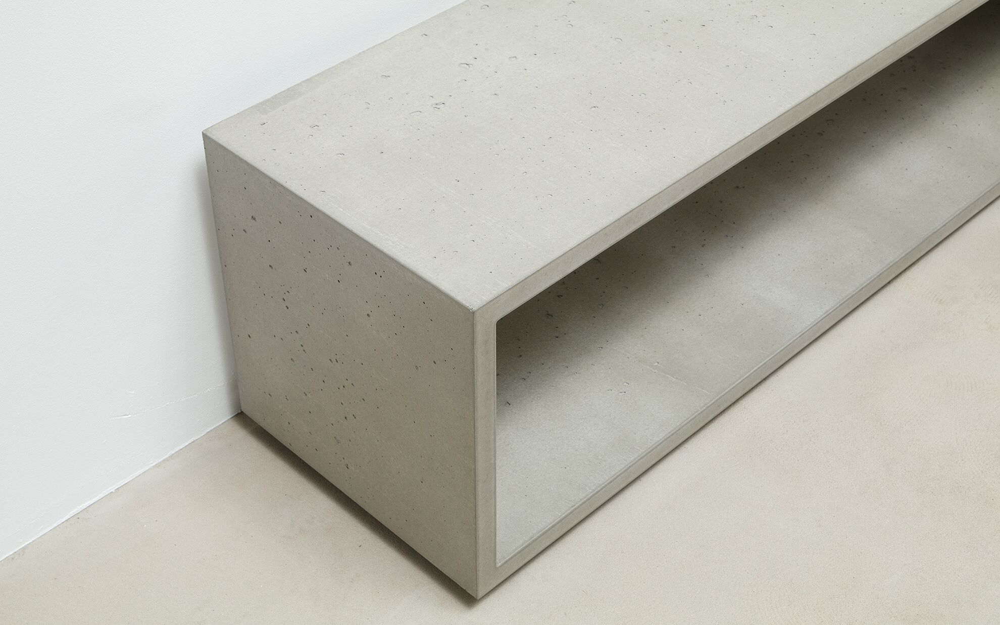 Beton Lowboard 150 cm im Anschnitt