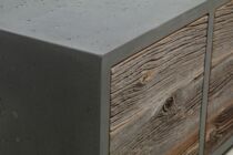 Beton-Lowboard mit Altholzfronten