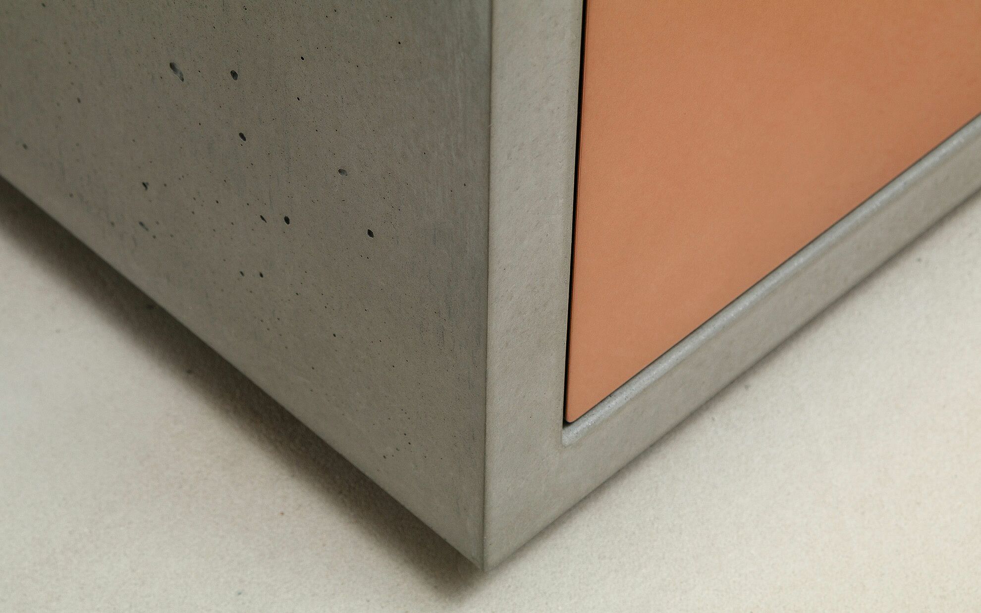 Beton-Lowboard, grau, Kupfer-Front, 40 cm, Detail