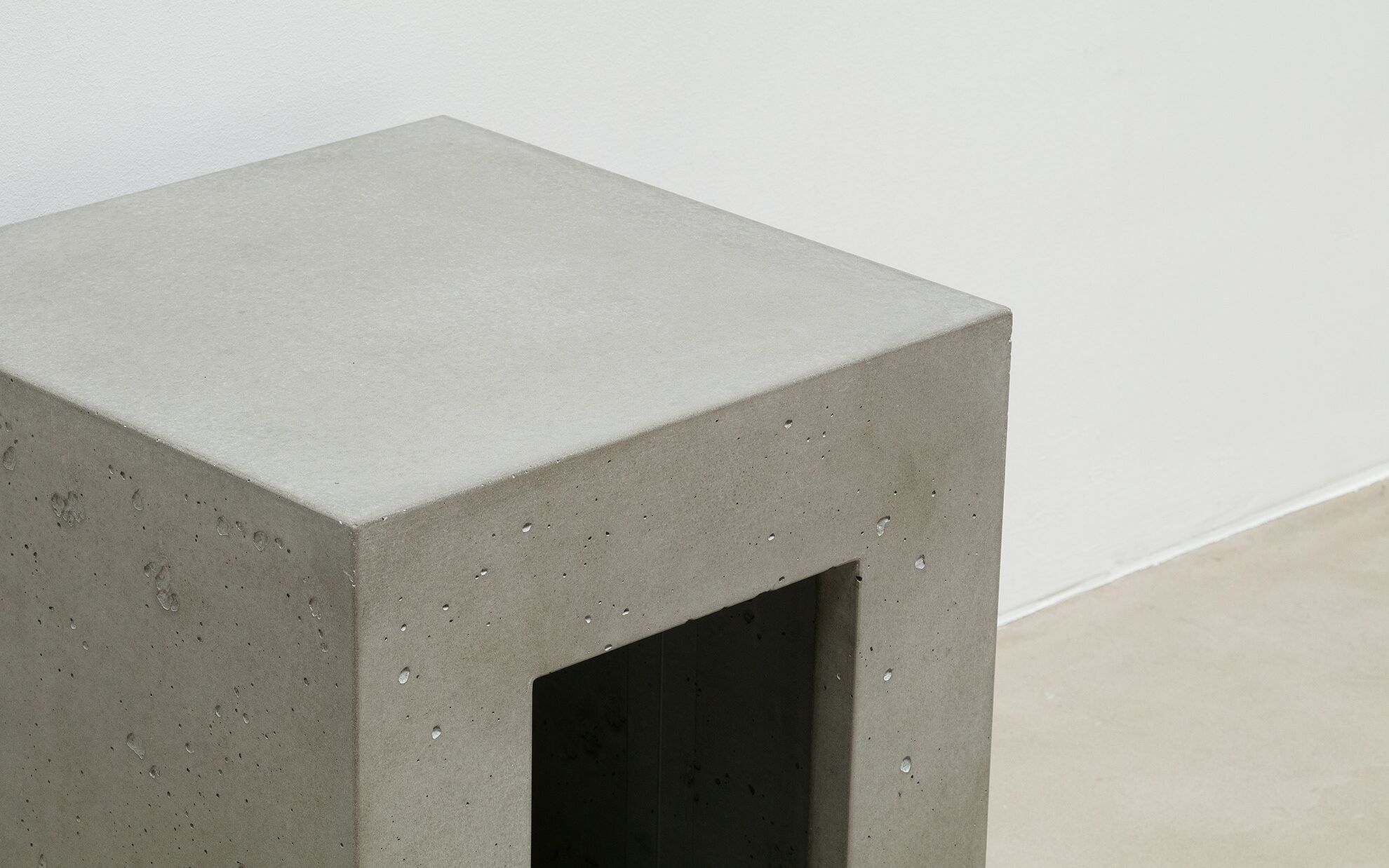 Betonhocker Open