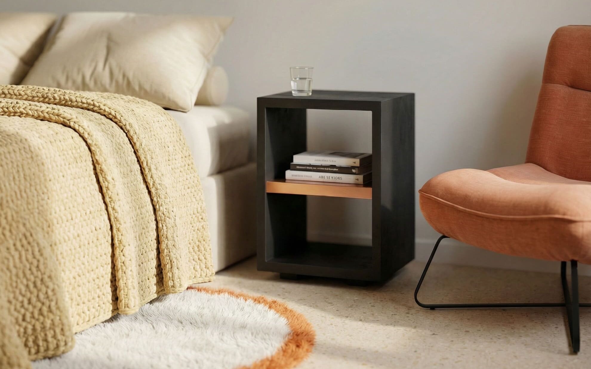 Nachttisch aus Beton im Schlafzimmer