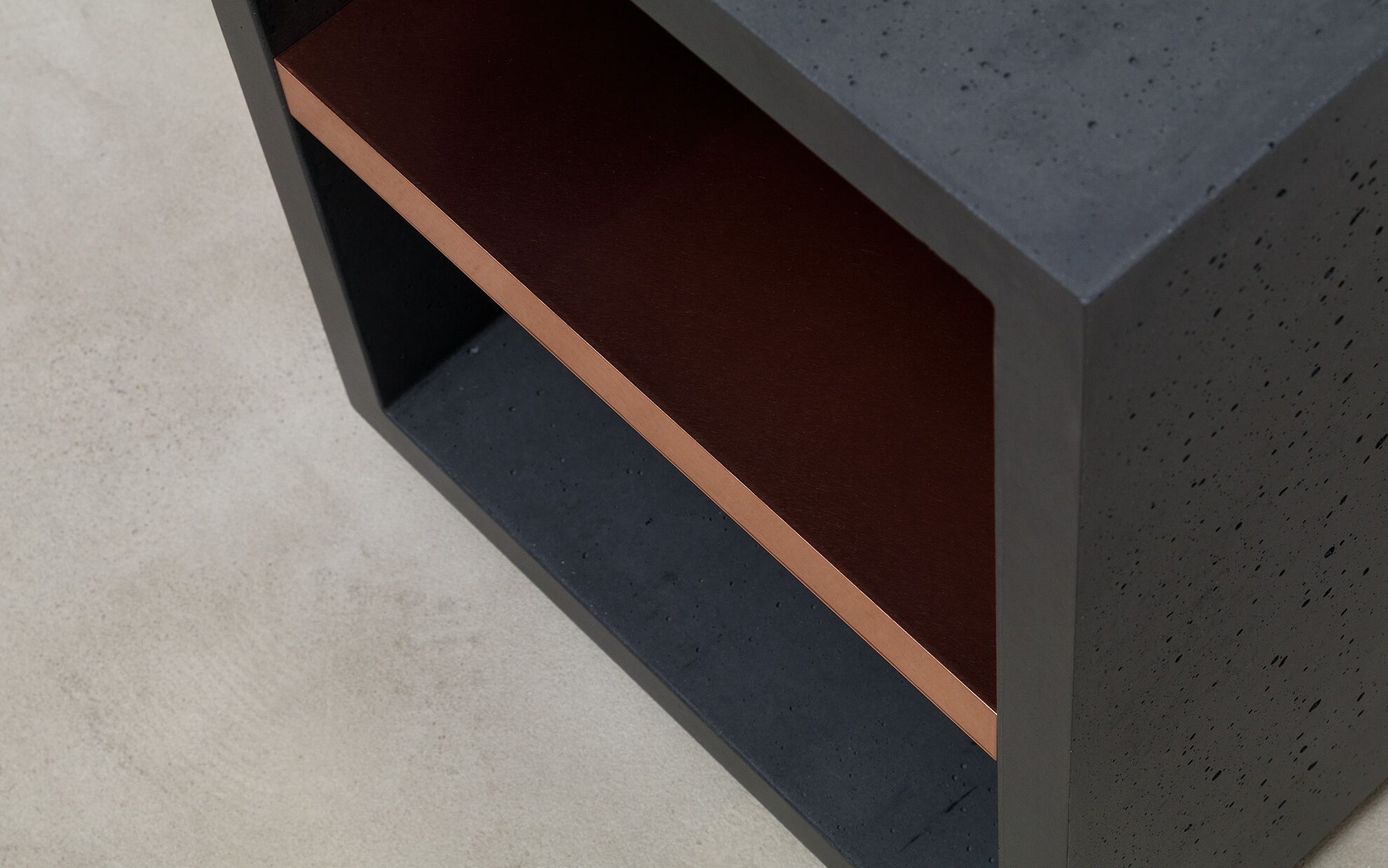 Nachttisch aus Beton