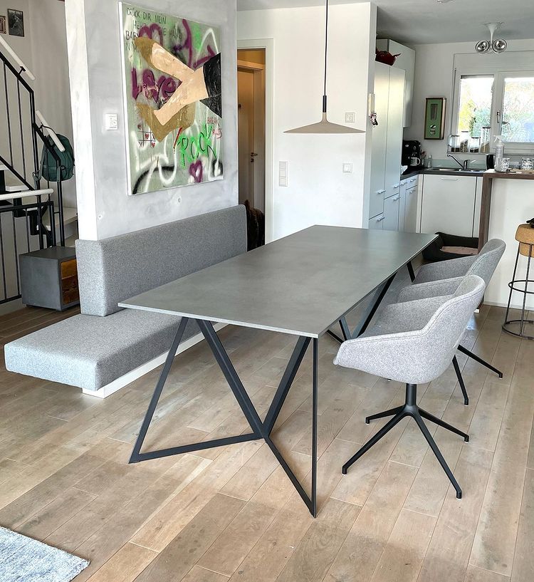 Esstisch Beton mit Stühlen